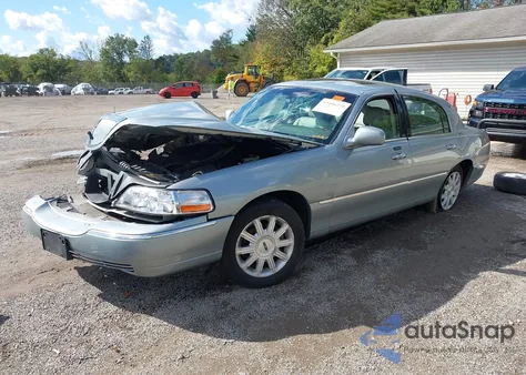 2006 Lincoln Town Car Signature Limited из США, поврежденный, VIN 1LNHM82V06Y647745